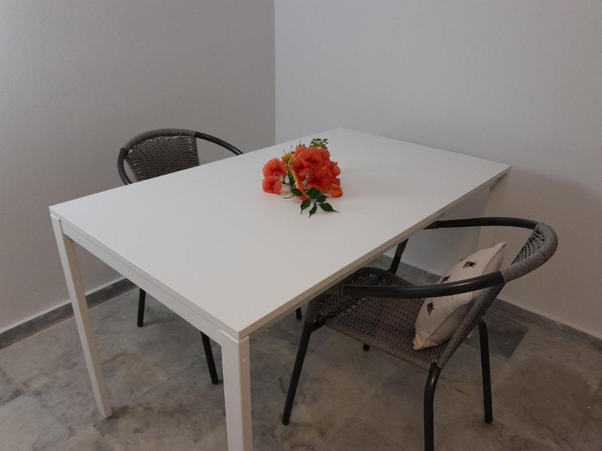 Cosy Guesthouse-Souterrain With Garden In City Center Corinth Exterior photo